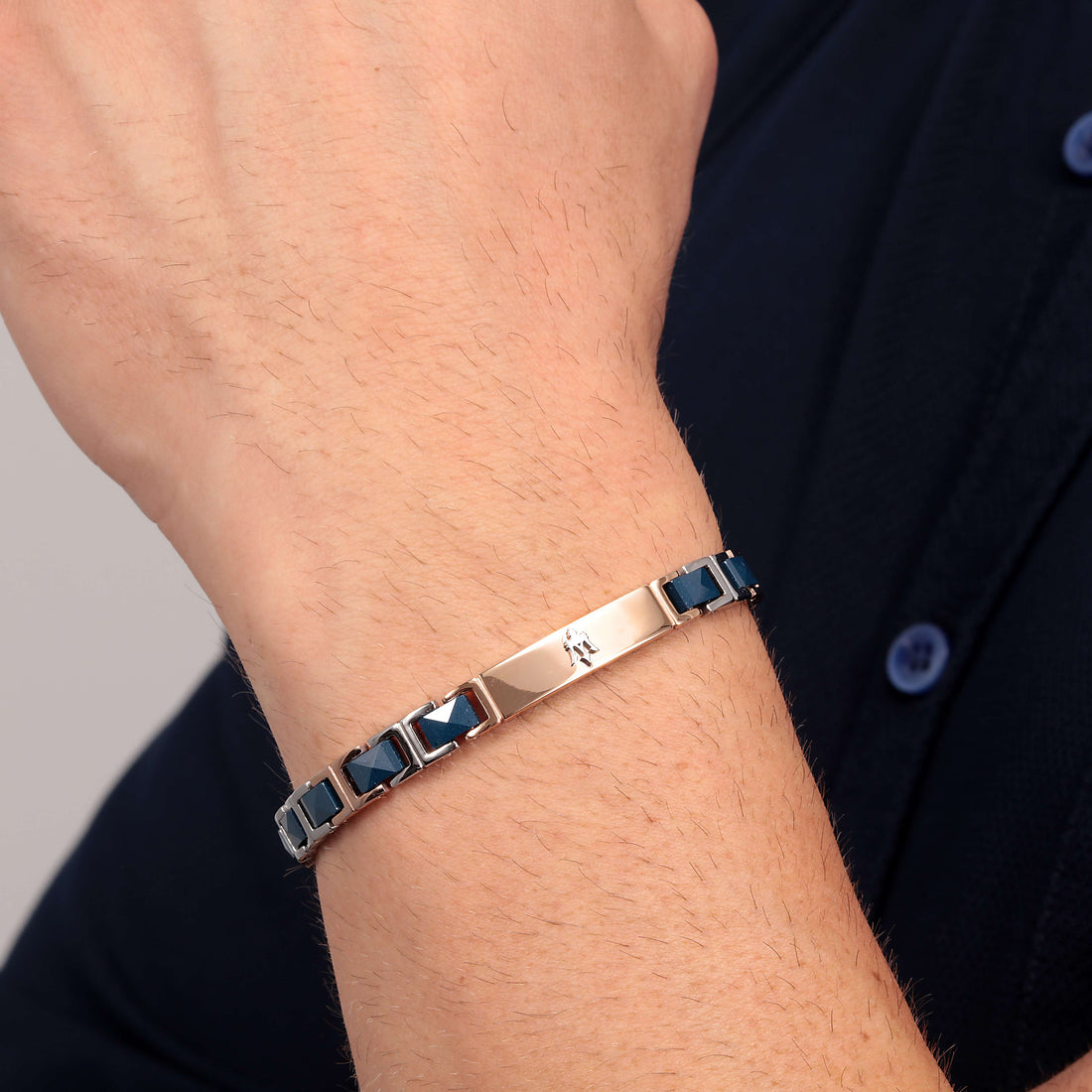 Bracciale Uomo Maserati Acciaio Bicolore Rosè Targhetta Logo Ceramica Blu JM420ATI05