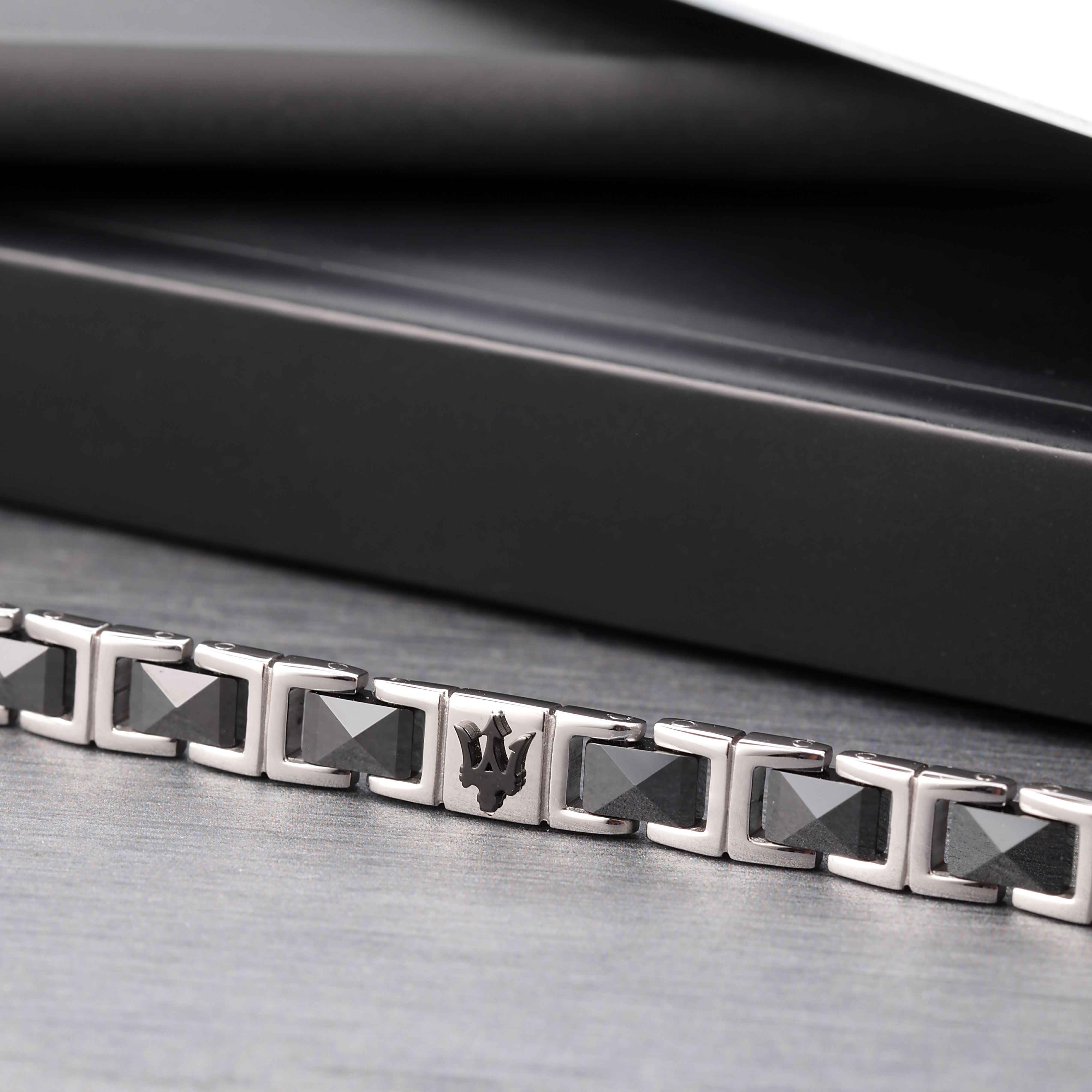 Bracciale Uomo Maserati Acciaio Logo Tridente Ceramica Nera Sfaccettata JM420ATI07