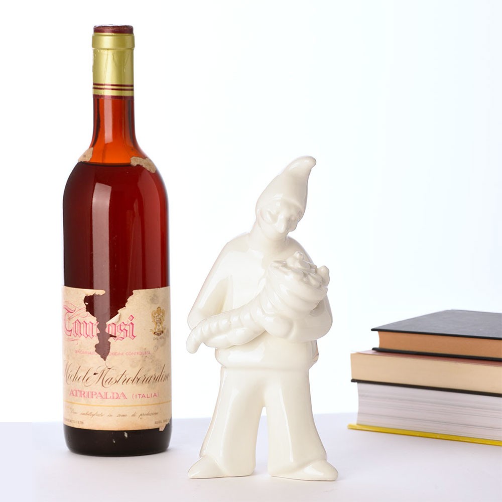 Scultura Pulcinella Novus Abbonzanza Ceramica Bianca Macrì TE074