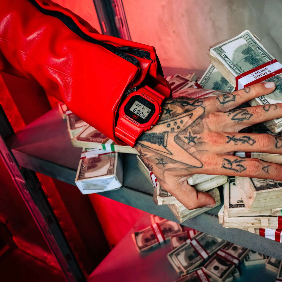 Orologio Uomo Casio G-SHOCK Nero Rosso DW-5600SFE25-4ER