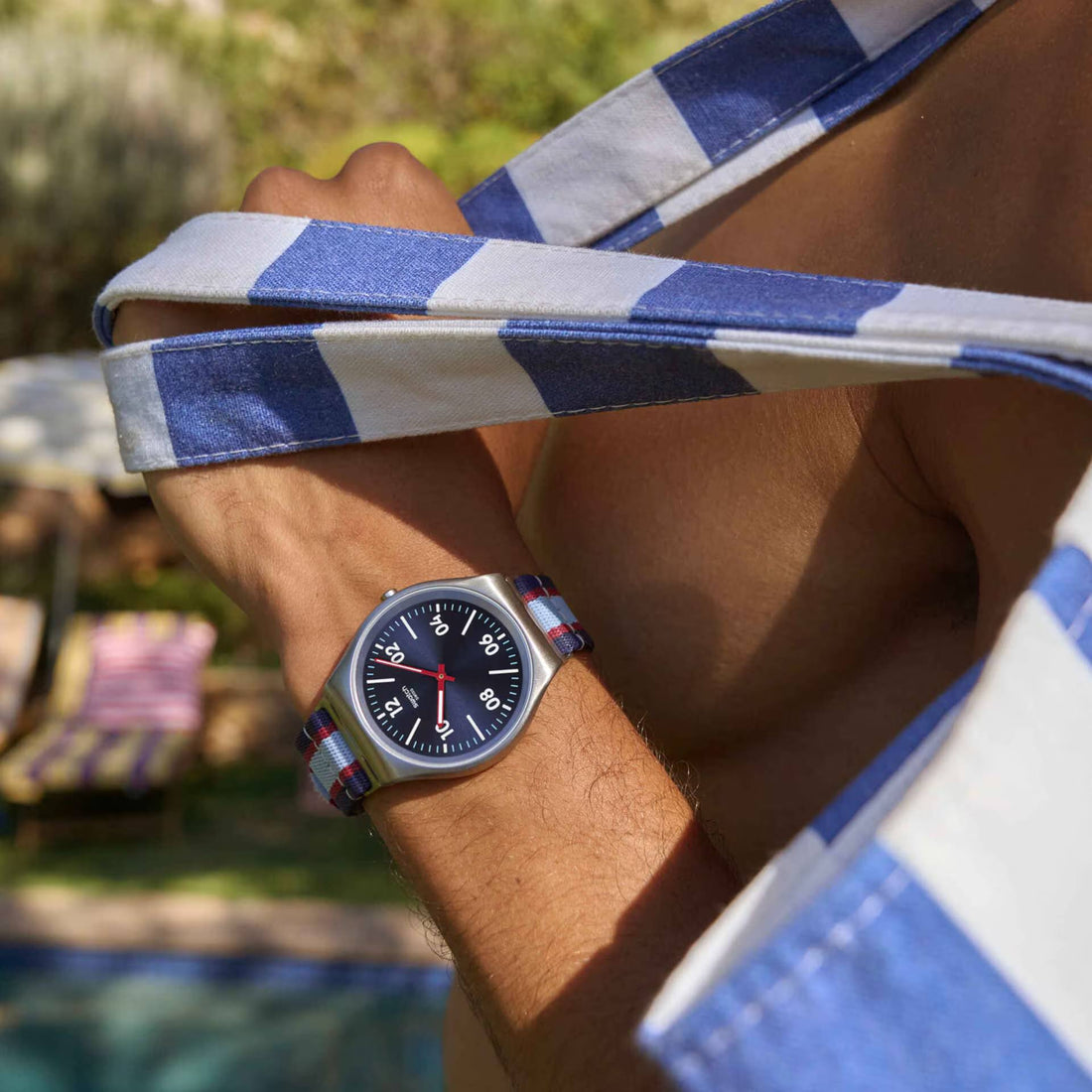 Orologio Unisex Swatch BESIDE THE SEA Skin Blu Rosso SS07S149