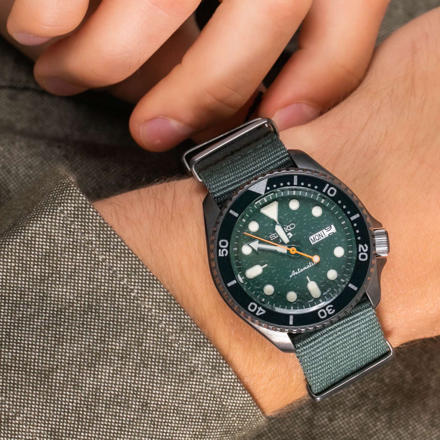 Orologio Uomo Seiko 5 Sport Acciaio Nato Verde Automatico Doppia Data SRPD77K1