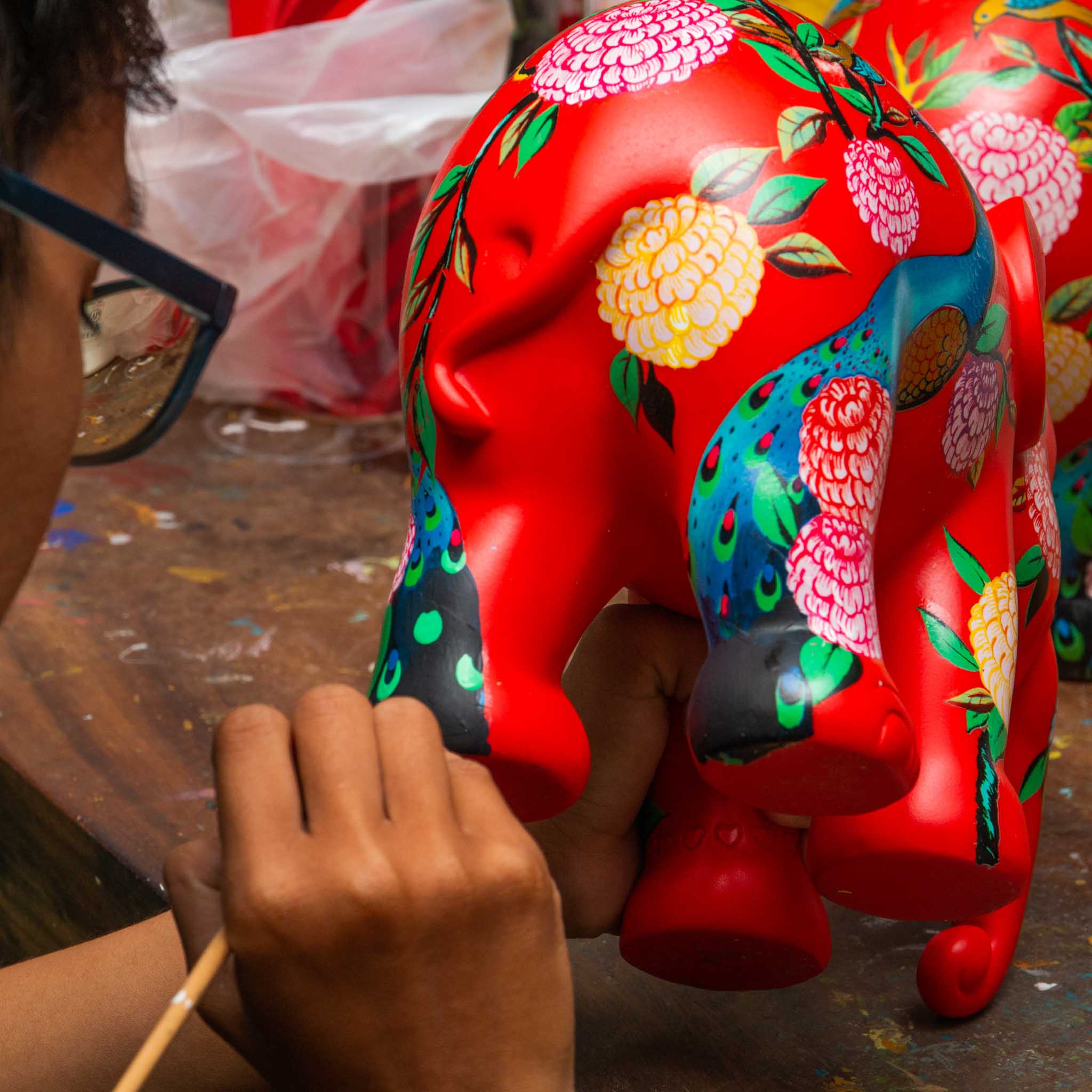 Scultura Elefante Onlylux Peacock Garden 20 cm Resina Dipinto A Mano 8858831237452