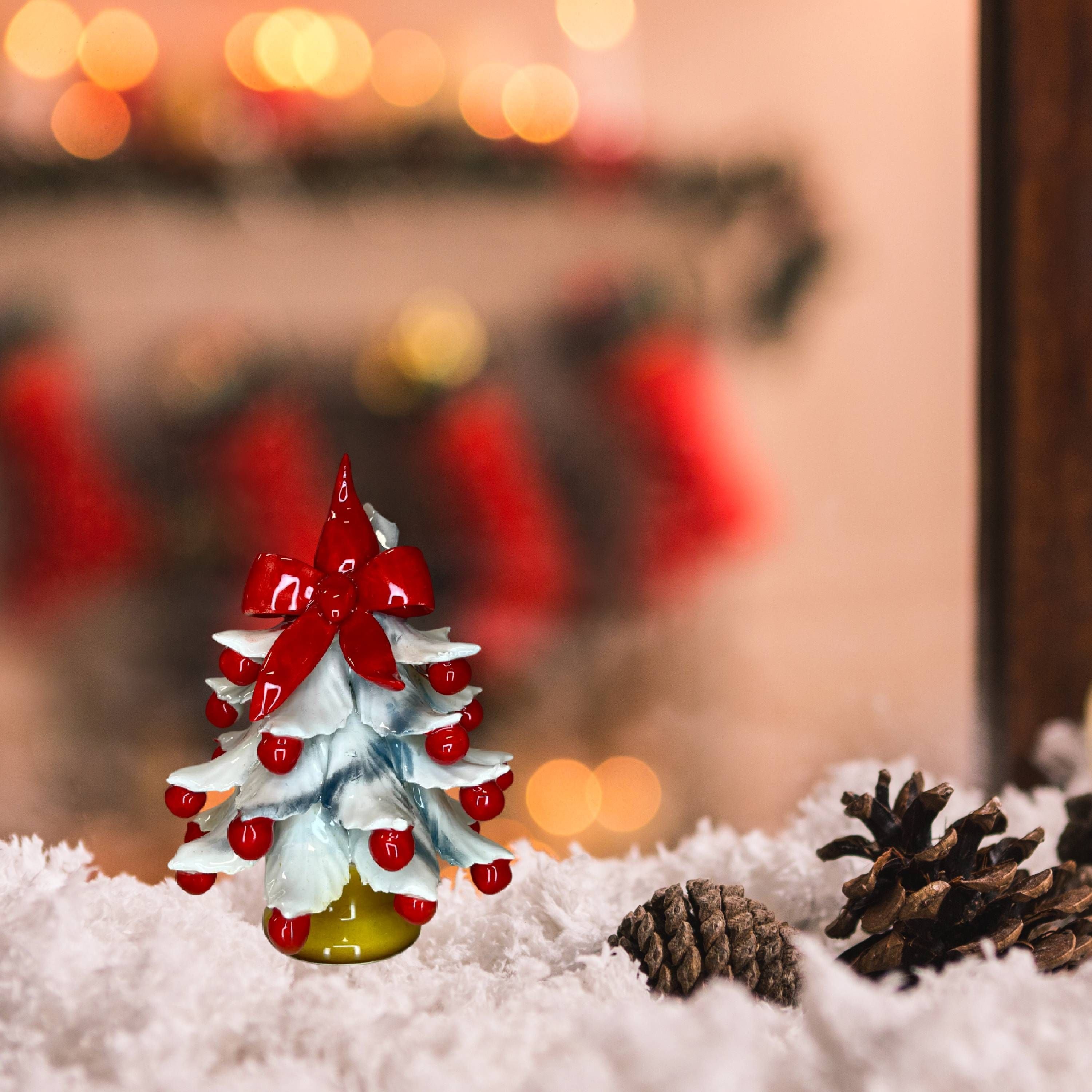 Albero di Natale Capodimonte Bianco Palline Rosse Fiocco Rosso 13cm CAP22