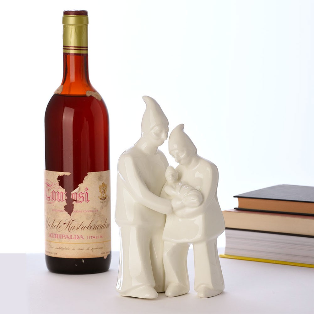 Scultura Pulcinella Novus Famiglia Ceramica Bianca Macrì TE075