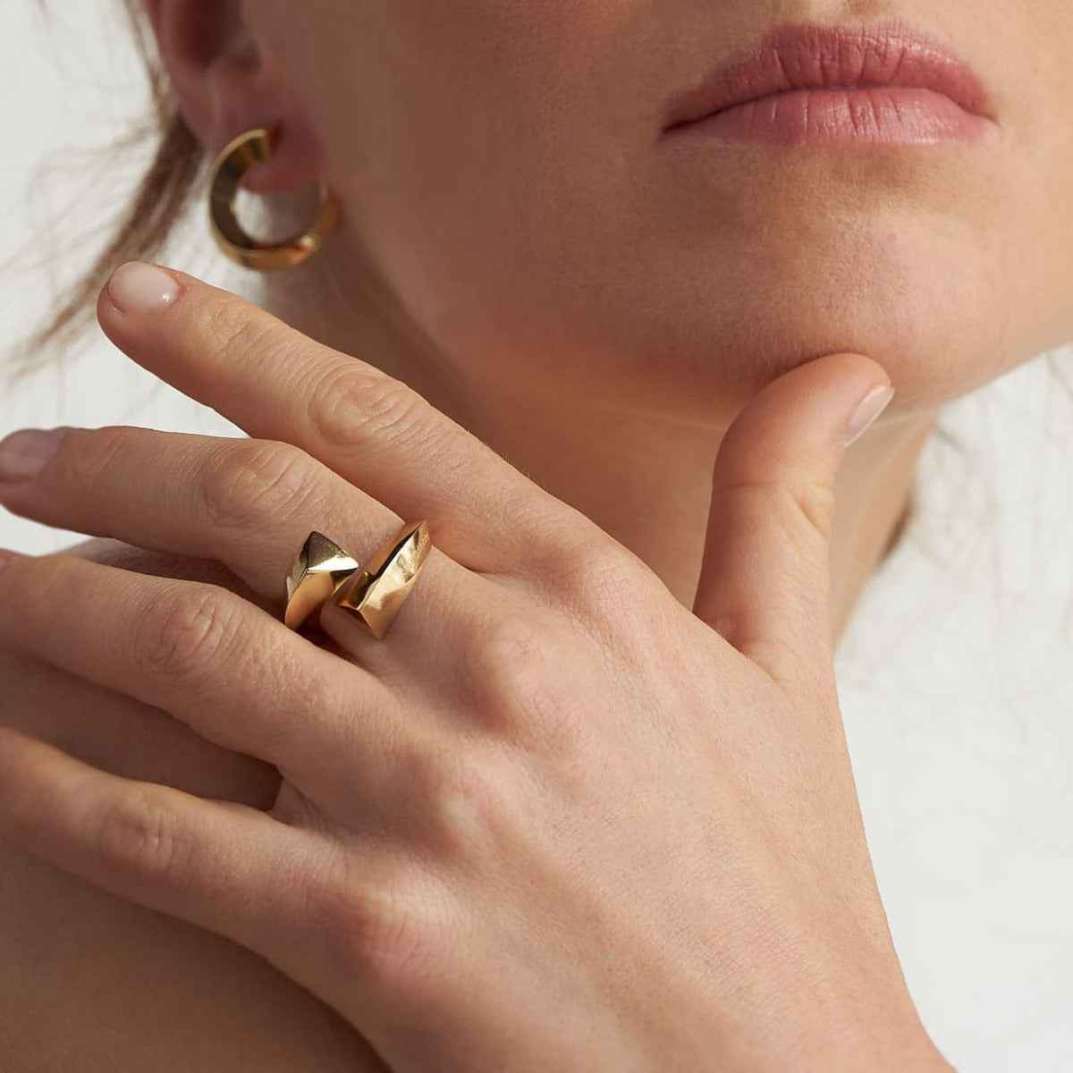 Anello Donna Unoaerre Contrariè Dorato A Tubo Triangolare 540194