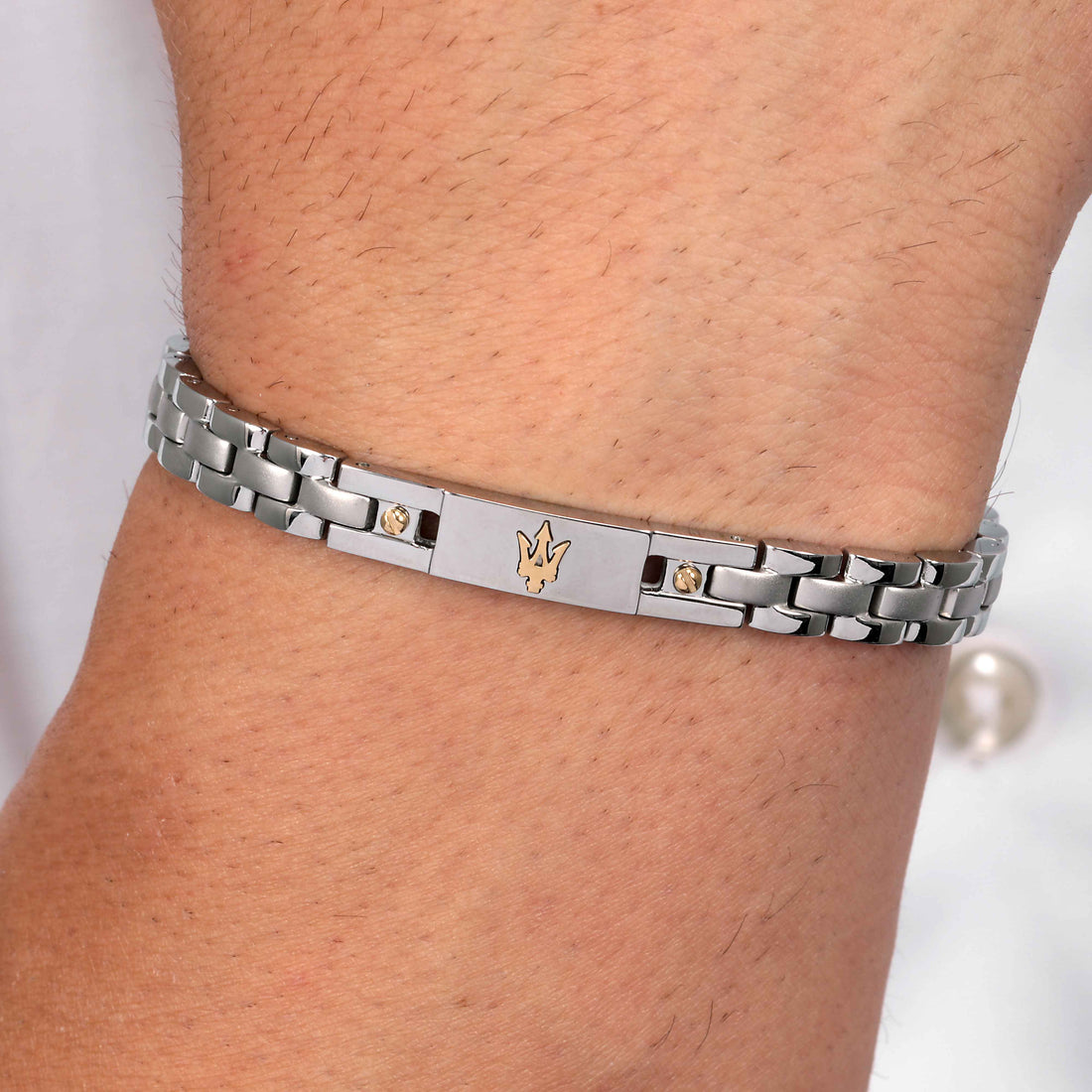 Bracciale Uomo Maserati Acciaio Bicolore Viti Dorate Logo Tridente JM420ATH05