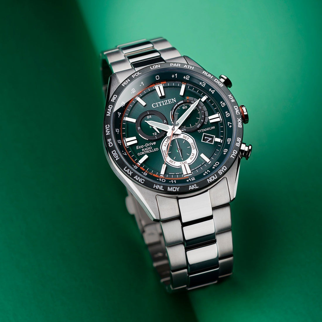 Orologio Uomo Citizen Titanio Radio Controllato Eco Drive Verde CB5946-82X