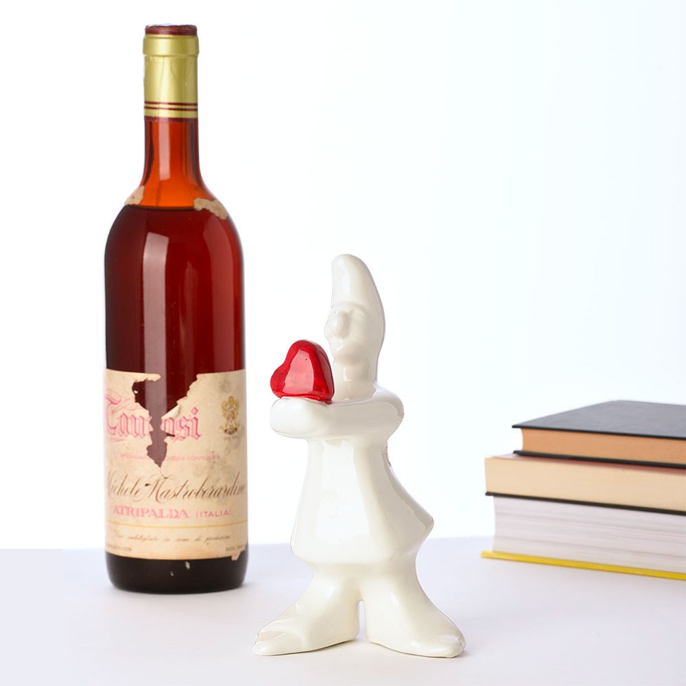 Scultura Pulcinella Novus Amore Ceramica Bianca Macrì TE096