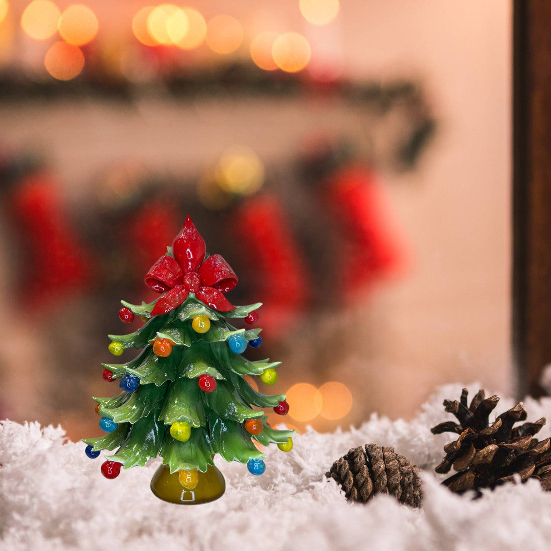 Albero di Natale Capodimonte Innevato Palline Colorate Fiocco 18cm CAP28