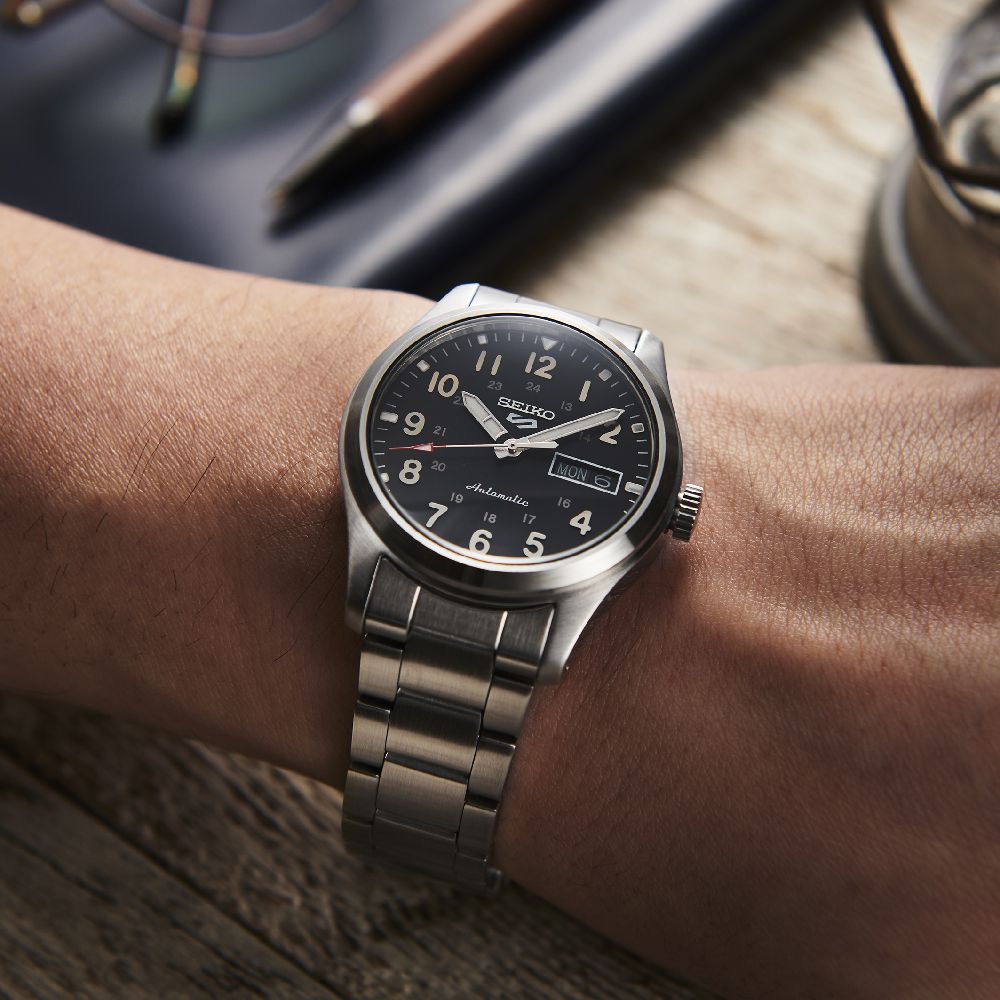 Orologio Uomo Seiko 5 Sport Automatico Doppia Data Nero Acciaio Numeri SRPG27K1