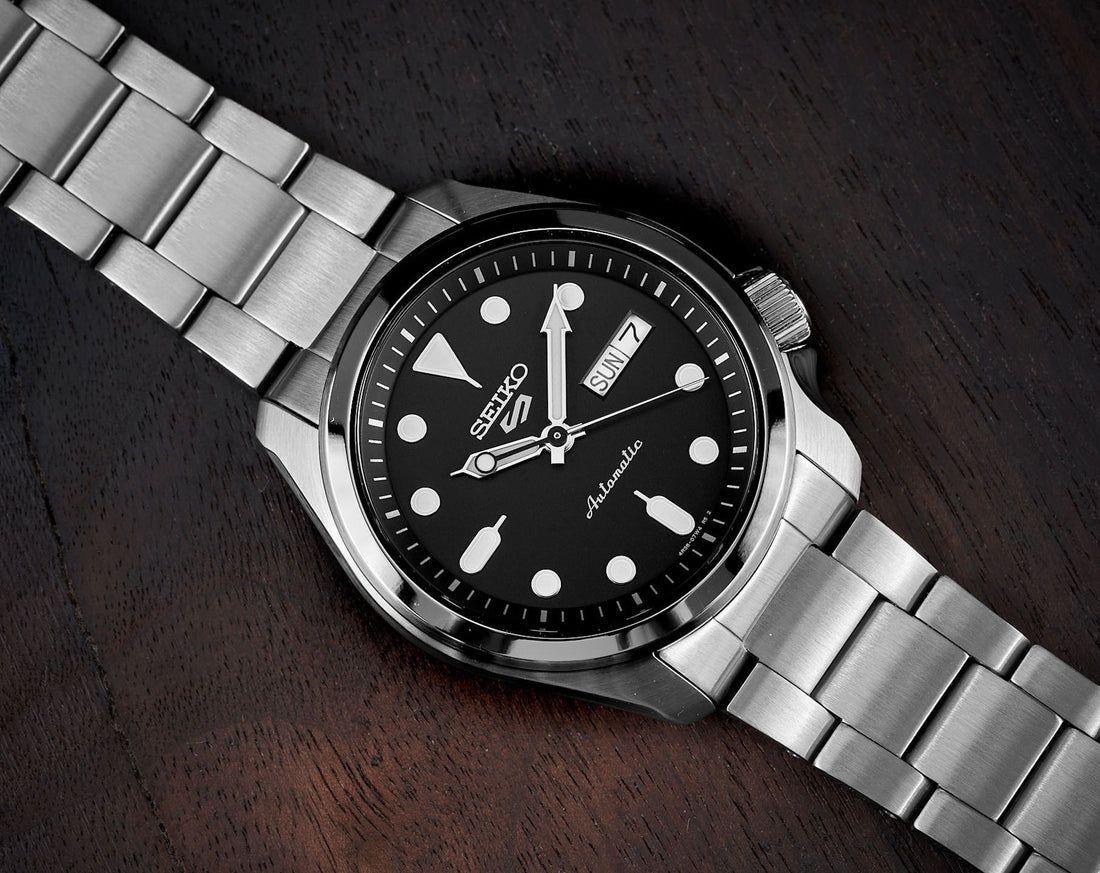 Orologio Uomo Seiko 5 Automatico Doppia Data Quadrante Nero Acciaio SRPE55K1