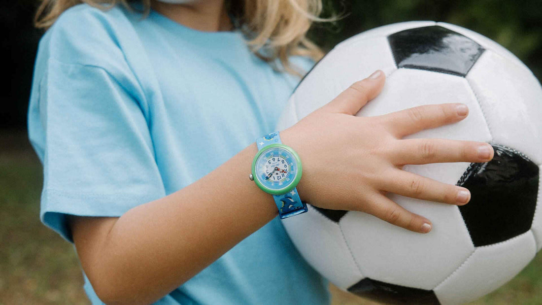 Orologio Bambino Swatch Flik Flak Soccerozaurus Quarzo Solo Tempo Azzurro ZFBNP209